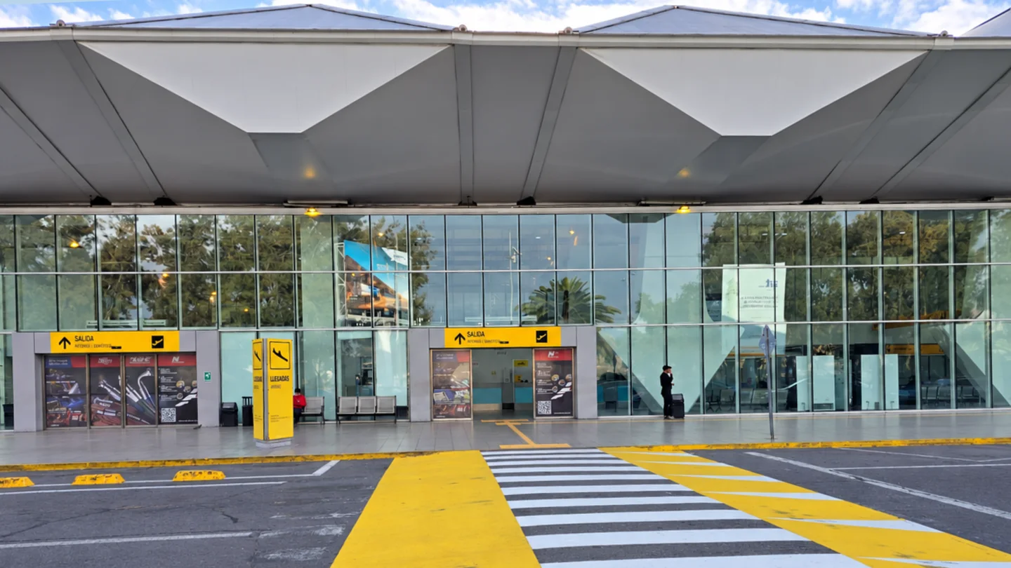 Exterior del Aeropuerto Andrés Sabella de Antofagasta